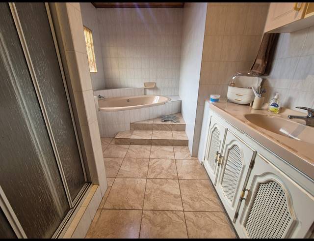 4 BEDROOM HOUSE FOR SALE IN VANDERBIJLPARK SE 3